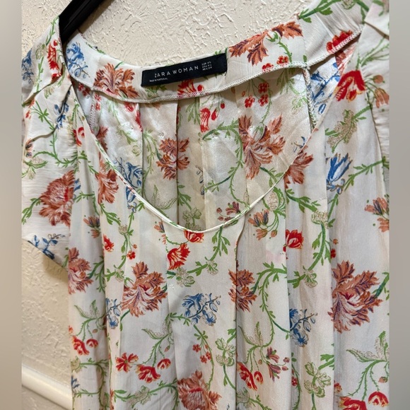 Zara 100% Silk Cream Floral Dress with Ruffled Flutter Sleeves size XS - Picture 2 of 8